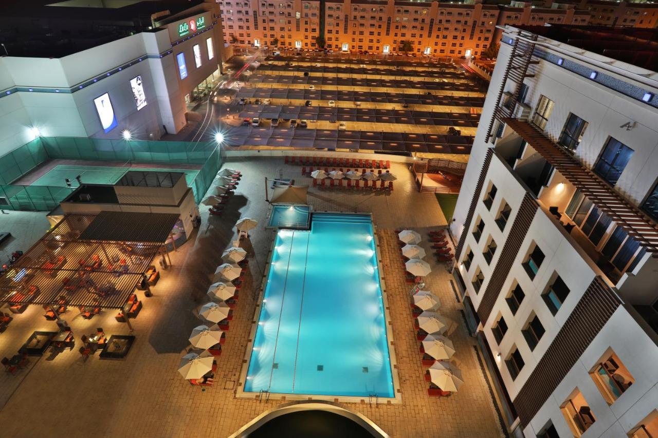 Four Points By Sheraton Al Ain Exteriör bild The hotel's pool