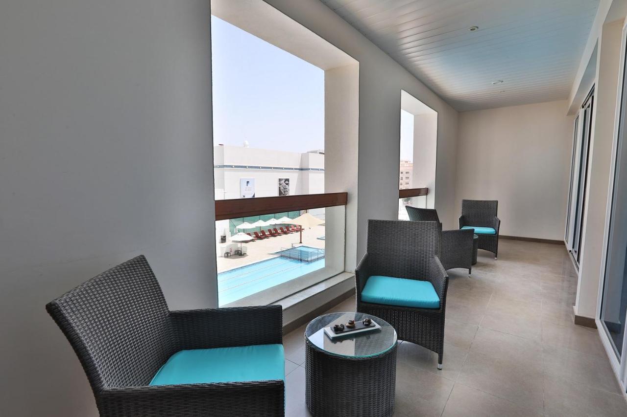 Four Points By Sheraton Al Ain Exteriör bild A balcony at the hotel