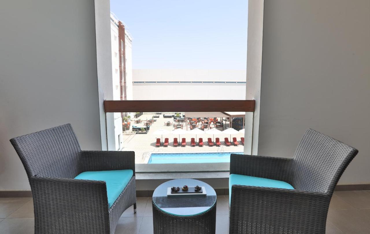 Four Points By Sheraton Al Ain Exteriör bild A balcony at the hotel