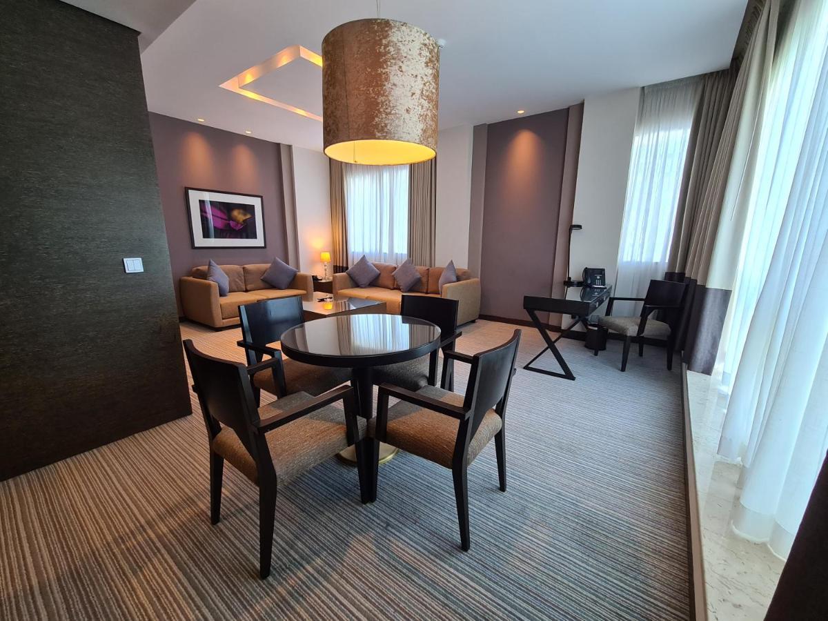 Four Points By Sheraton Al Ain Exteriör bild A suite at the hotel