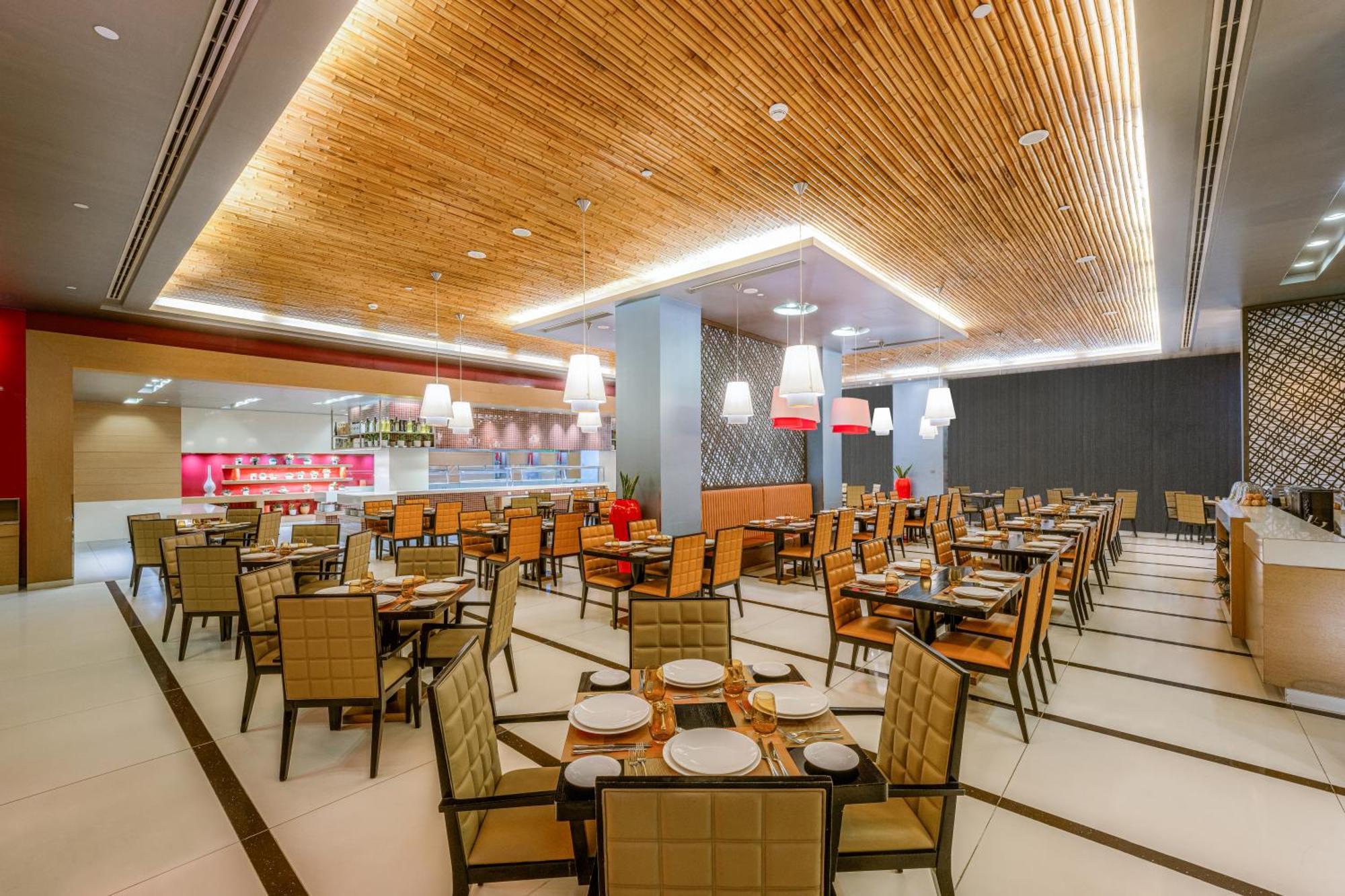 Four Points By Sheraton Al Ain Exteriör bild The restaurant