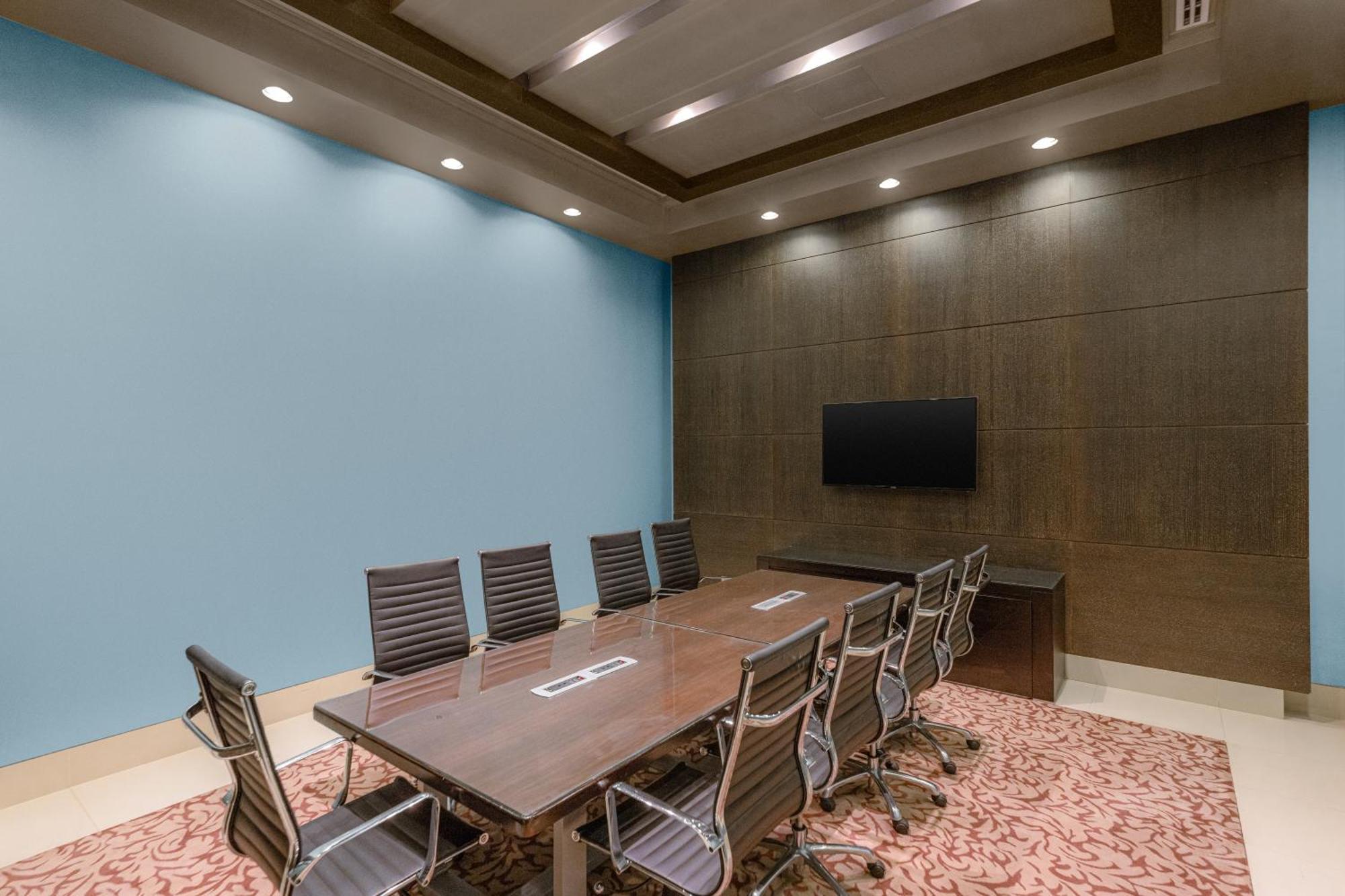 Four Points By Sheraton Al Ain Exteriör bild Meeting room at the library
