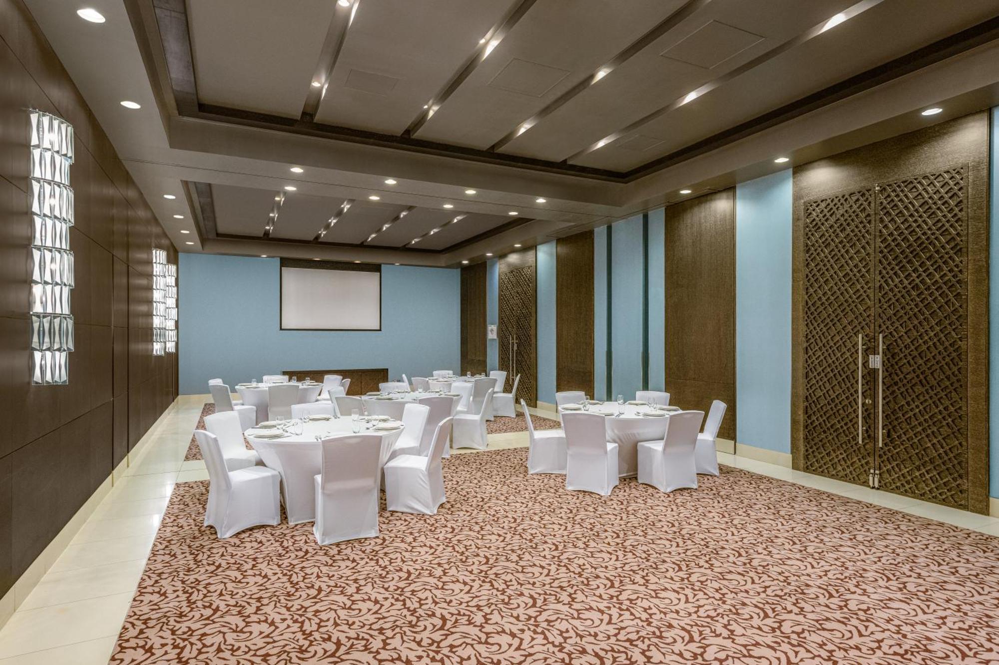 Four Points By Sheraton Al Ain Exteriör bild Meeting room