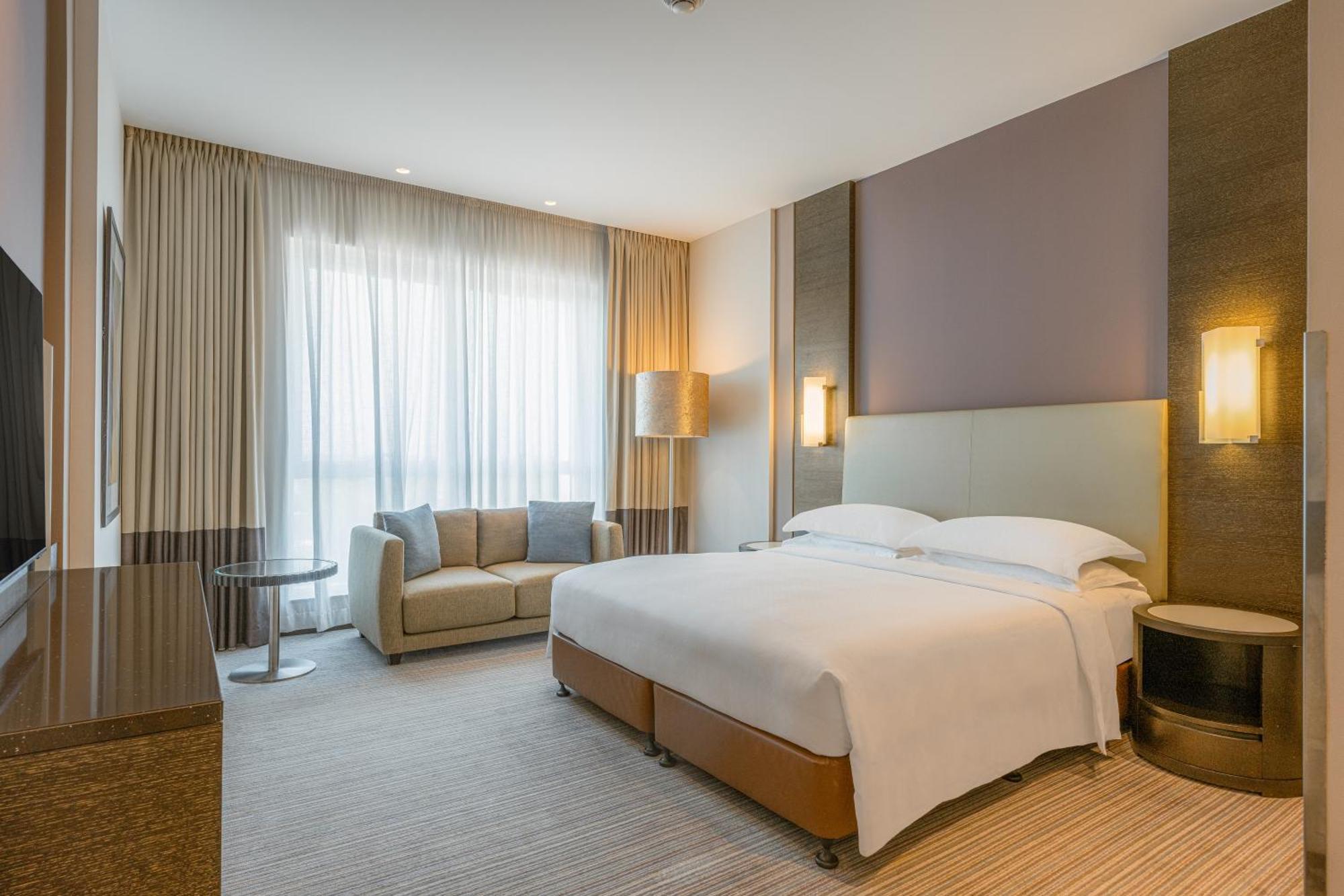 Four Points By Sheraton Al Ain Exteriör bild Deluxe Room