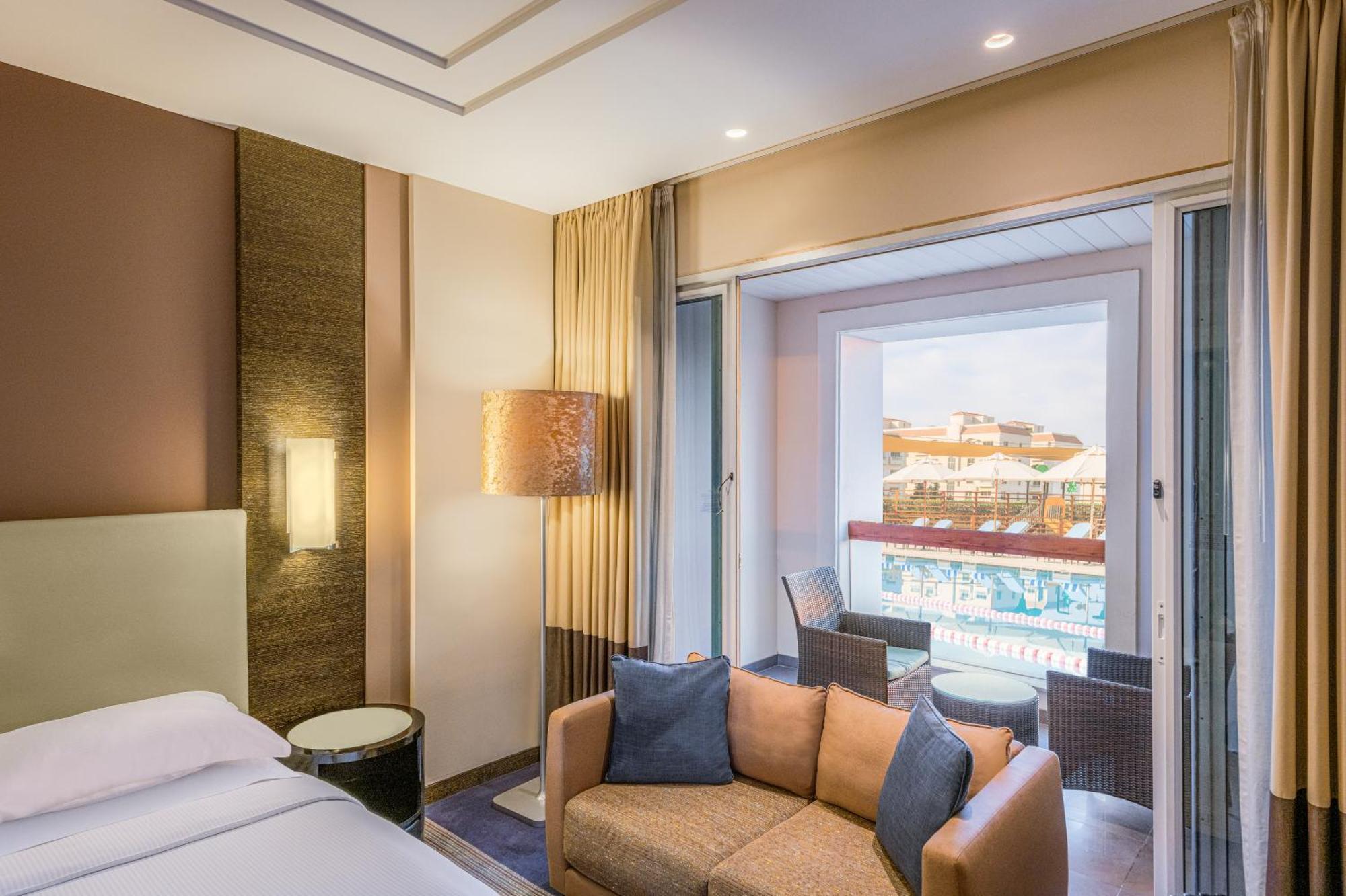 Four Points By Sheraton Al Ain Exteriör bild Deluxe Room with Pool Access
