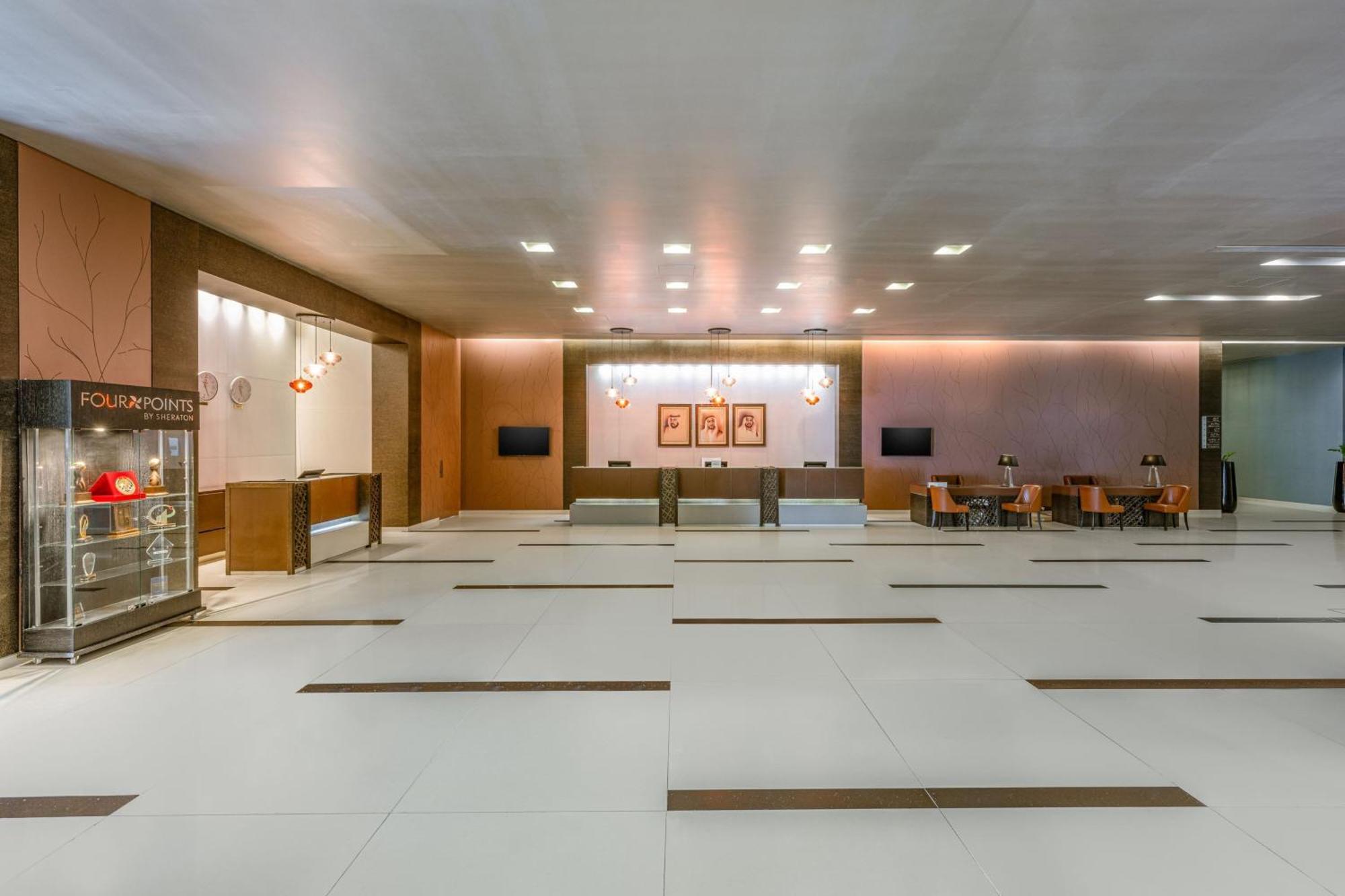 Four Points By Sheraton Al Ain Exteriör bild The lobby of the hotel