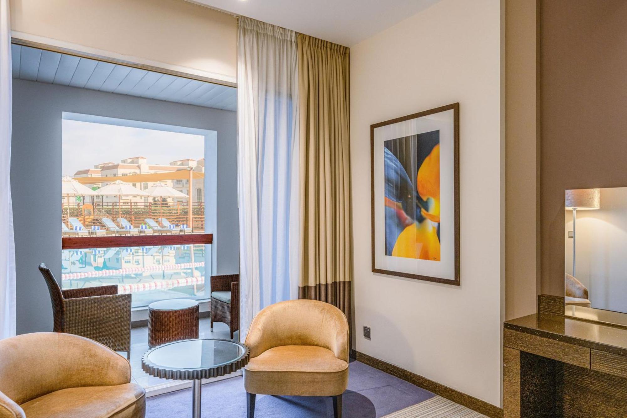 Four Points By Sheraton Al Ain Exteriör bild A room at the hotel