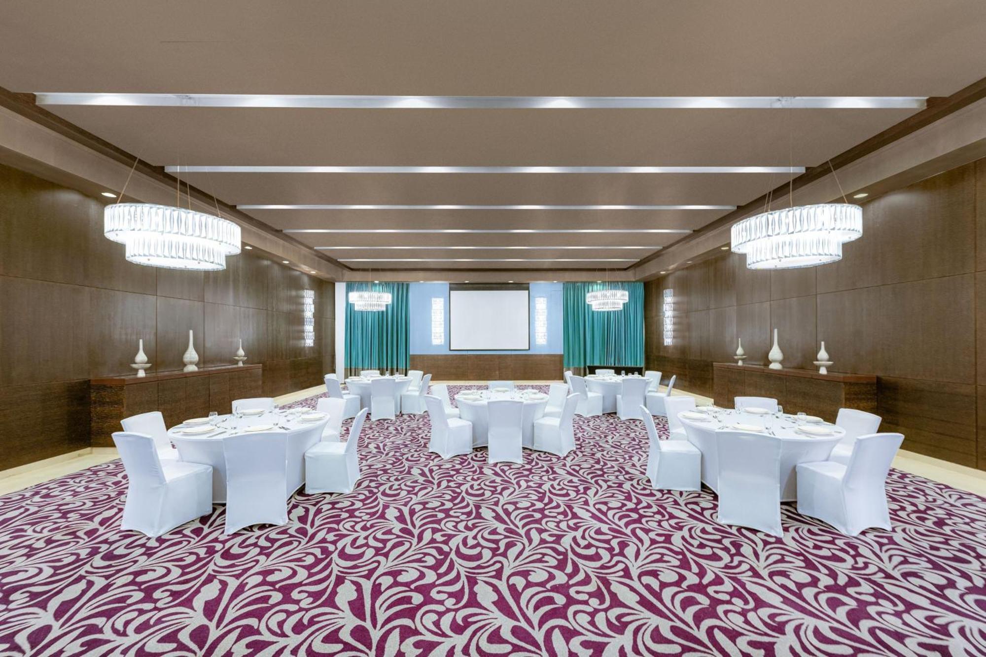Four Points By Sheraton Al Ain Exteriör bild Meeting room