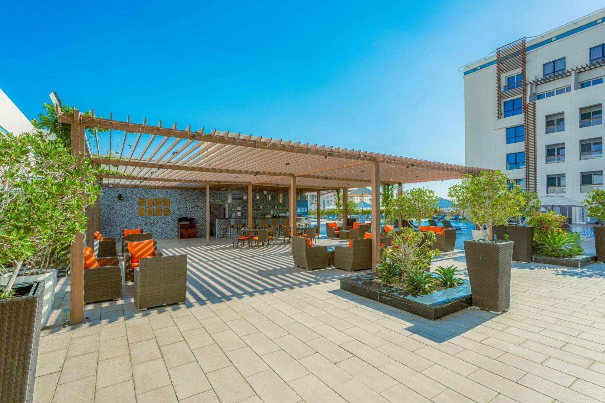 Four Points By Sheraton Al Ain Exteriör bild Rooftop bar