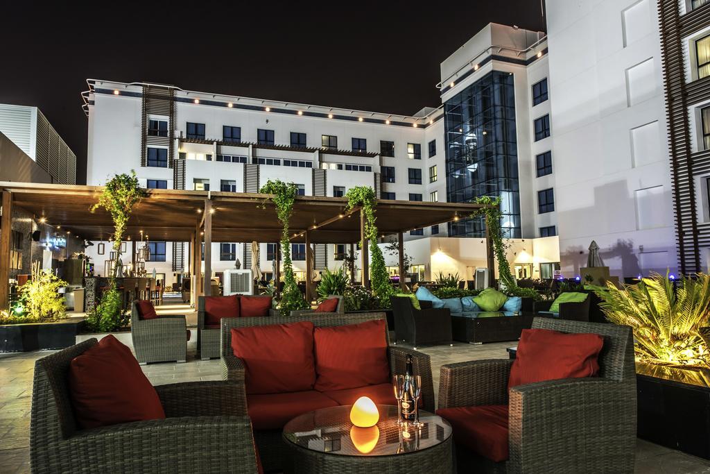 Four Points By Sheraton Al Ain Exteriör bild The hotel's rooftop lounge